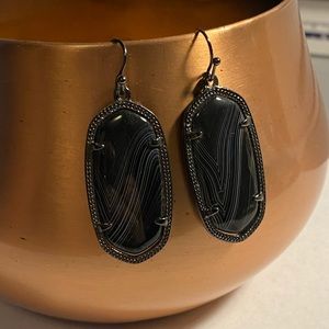 Elle black marble like earrings KS